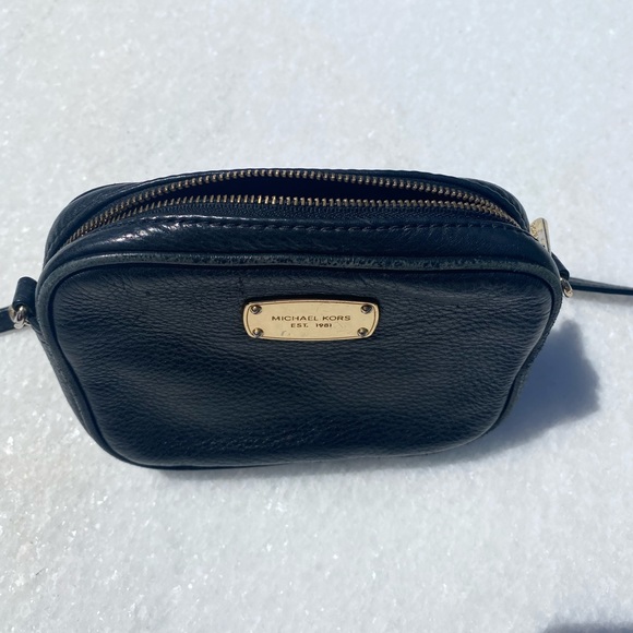 Authentic Michael Kors crossbody Bag - Picture 3 of 9